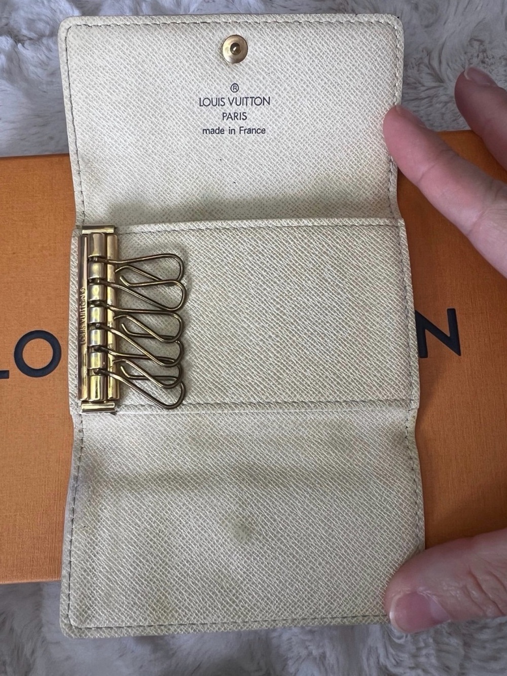 Louis Vuitton Damier Azur Key Holder - Picture 5 of 6
